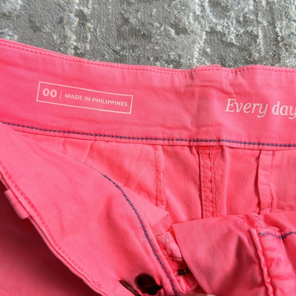 Vinyard vines neon pink 3.5 every day short 00 - Picture 2 of 4